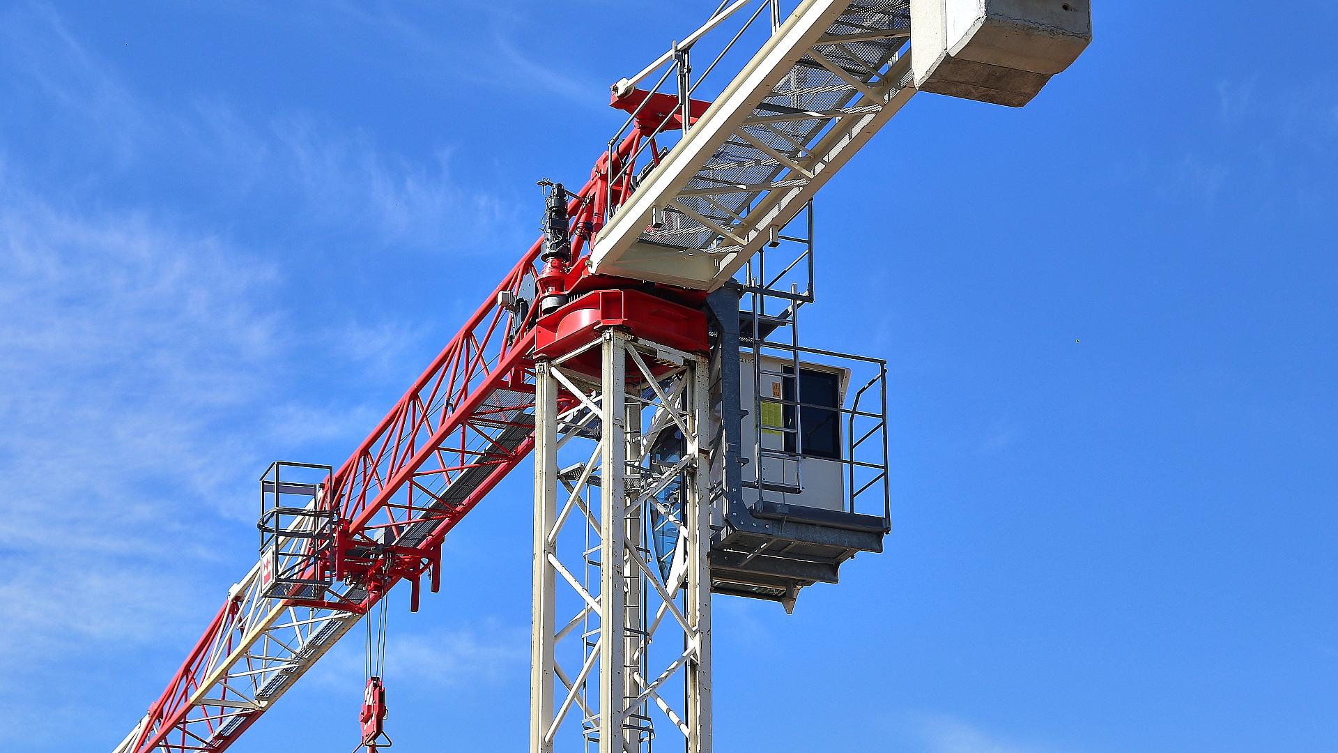 Stimmung im Wohnungsbau trübt sich weiter ein 1 Baukran (Archiv)