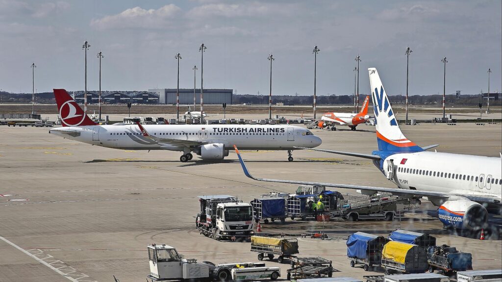 Flugzeuge von Turkish Airlines und Sunexpress (Archiv)