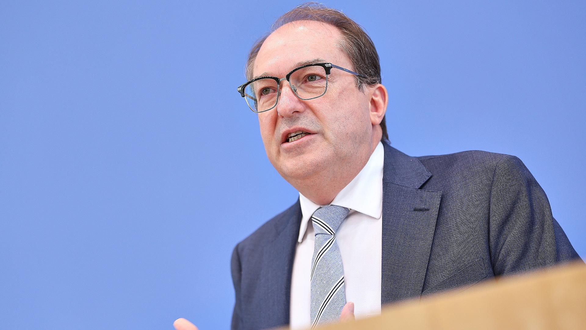 Dobrindt warnt vor hybriden Bedrohungen 1 Alexander Dobrindt (Archiv)