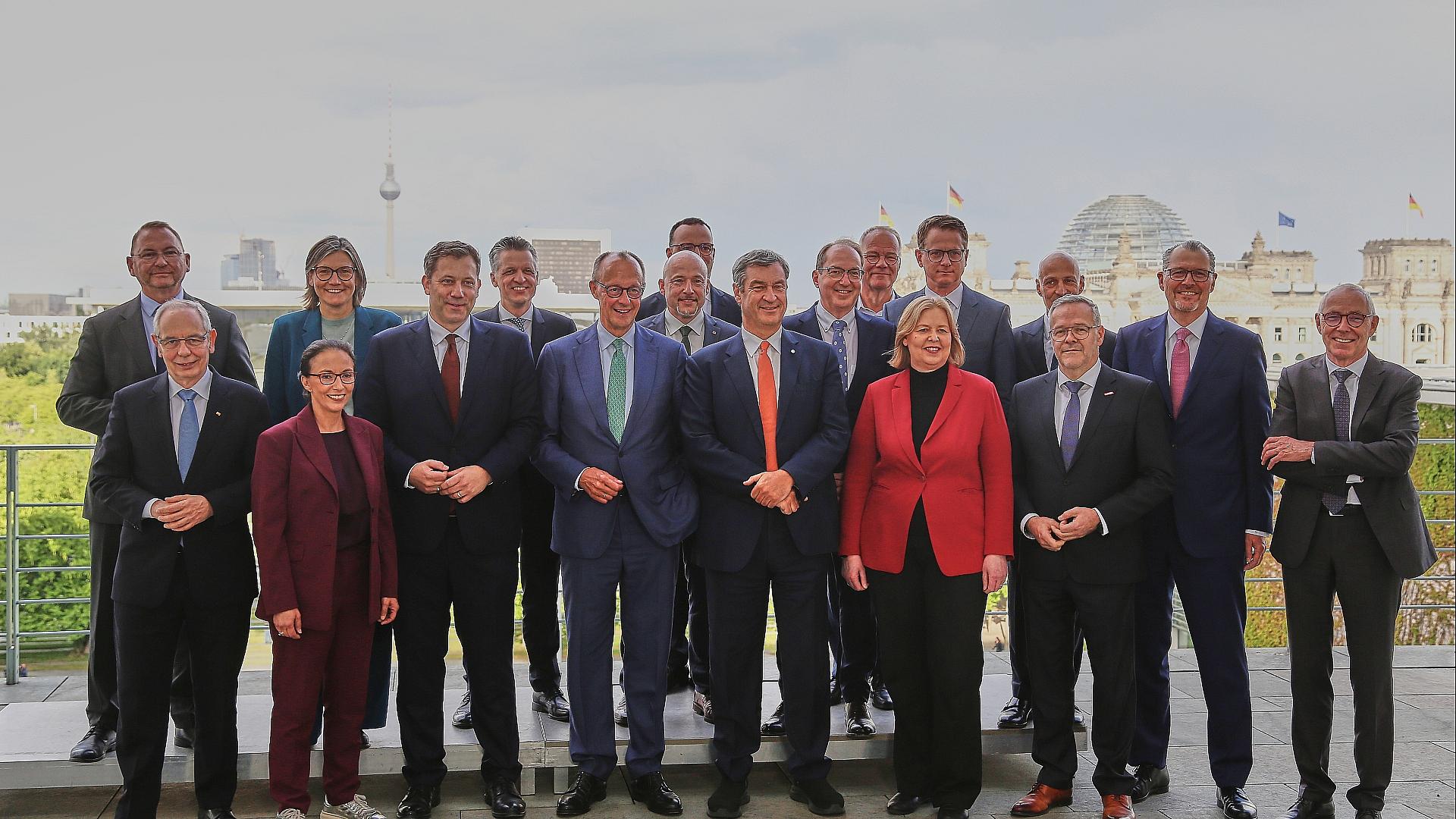 Treffen von Regierungsspitzen mit Sozialpartnern beendet 1 Spitzengespräch mit Koalition und Sozialpartnern am 10.06.2026