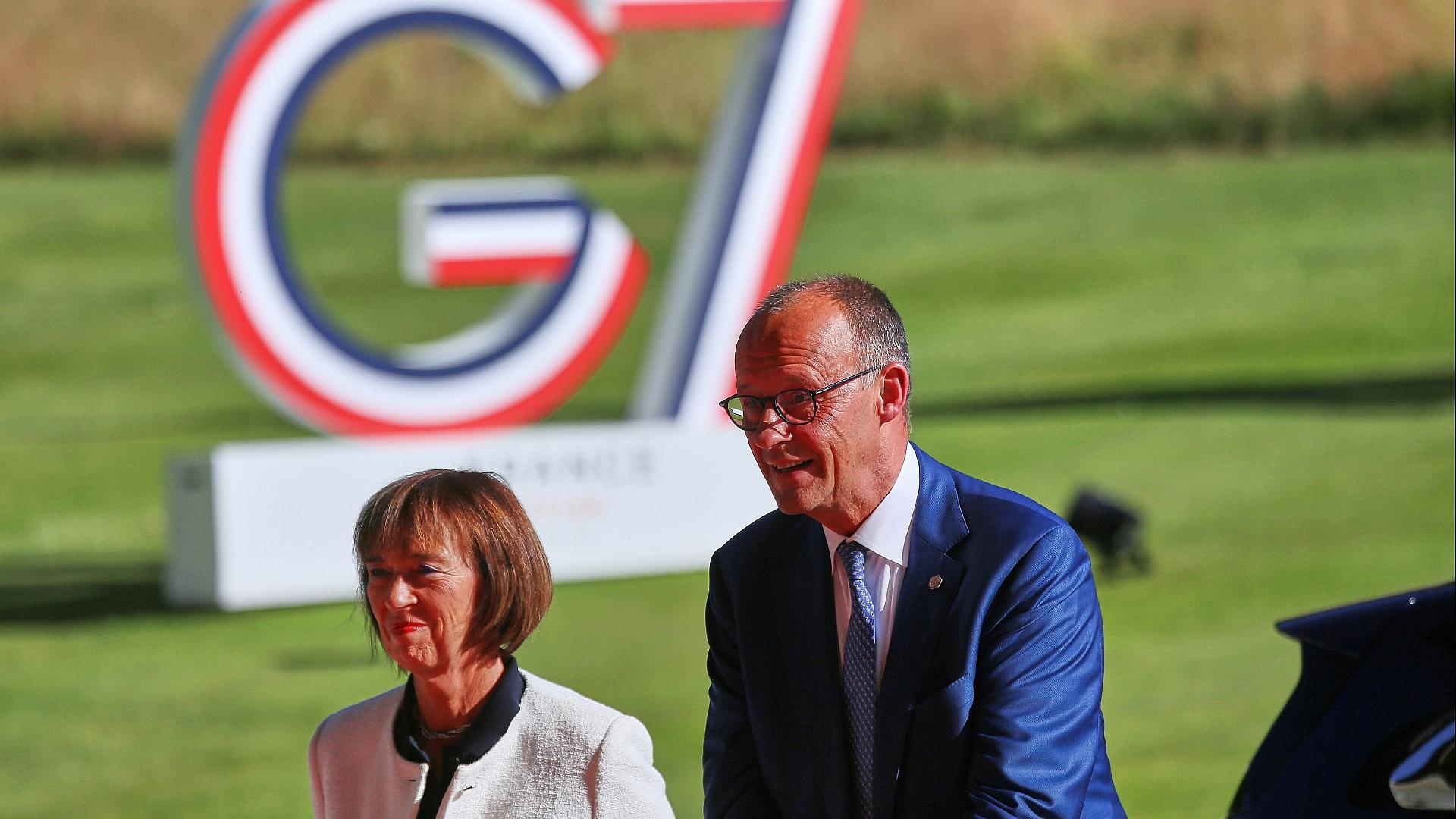G7-Gipfel in Frankreich gestartet 1 Charlotte Merz und Friedrich Merz am 15.06.2026
