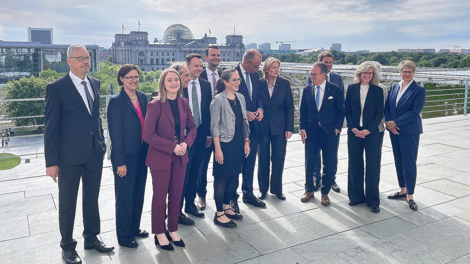 Bericht der Rentenkommission an Merz und Bas übergeben 1 Übergabe des Berichts der Rentenkommission am 23.06.2026