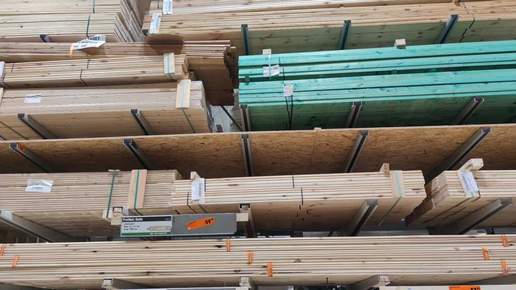 Holz im Baumarkt (Archiv)