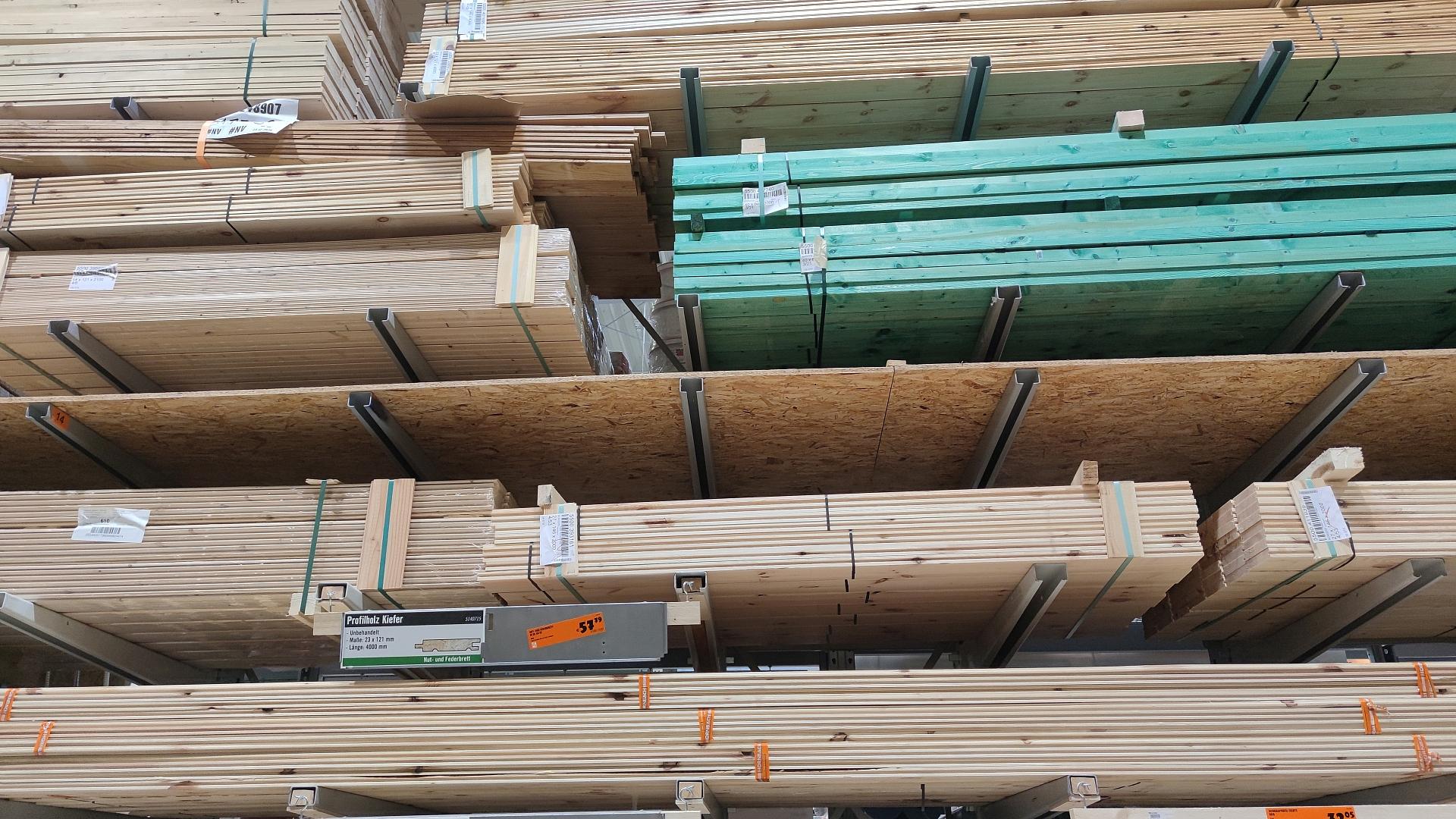Preise für viele Baumaterialien deutlich gestiegen 1 Holz im Baumarkt (Archiv)