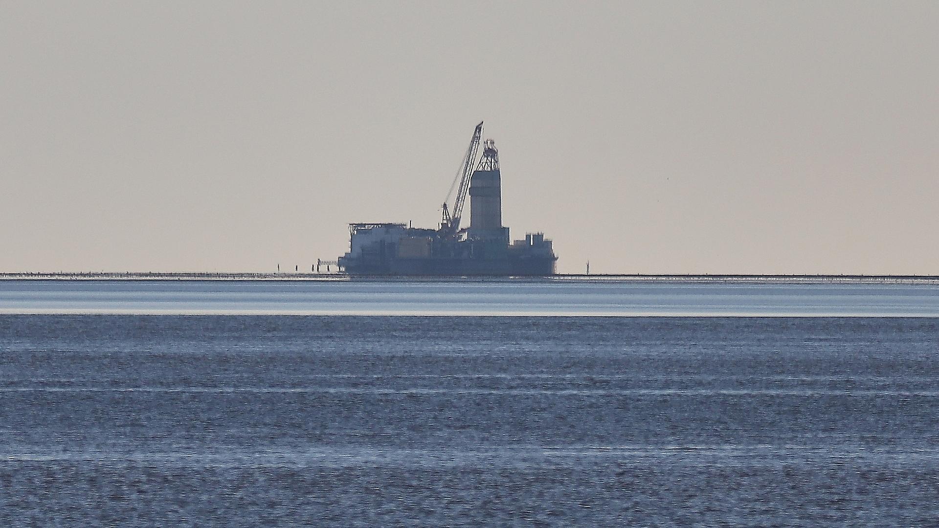 Schneider will Ölbohrungen in Meeresschutzgebieten stoppen 1 Ölbohrinsel Mittelplate in der Nordsee (Archiv)