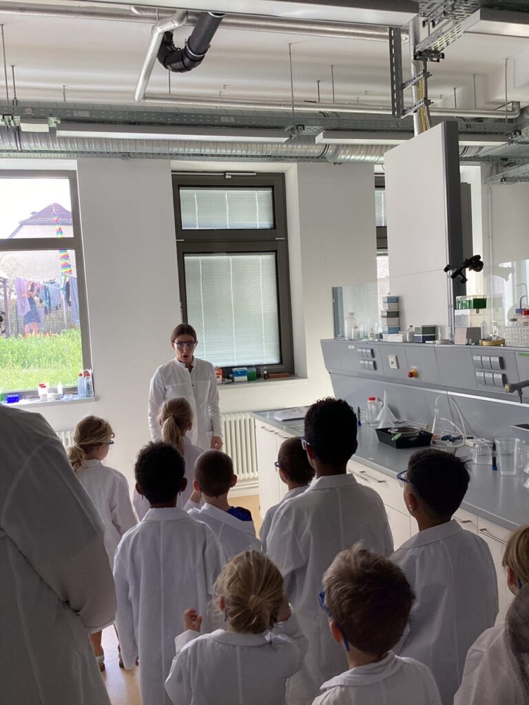 Aktuelles aus St. Ingbert | Bild: Stadt St. Ingbert Kita am Spellenstein und Kita Luitpold besuchen gemeinsam den MINT-Campus – Forschen, Staunen, Experimentieren