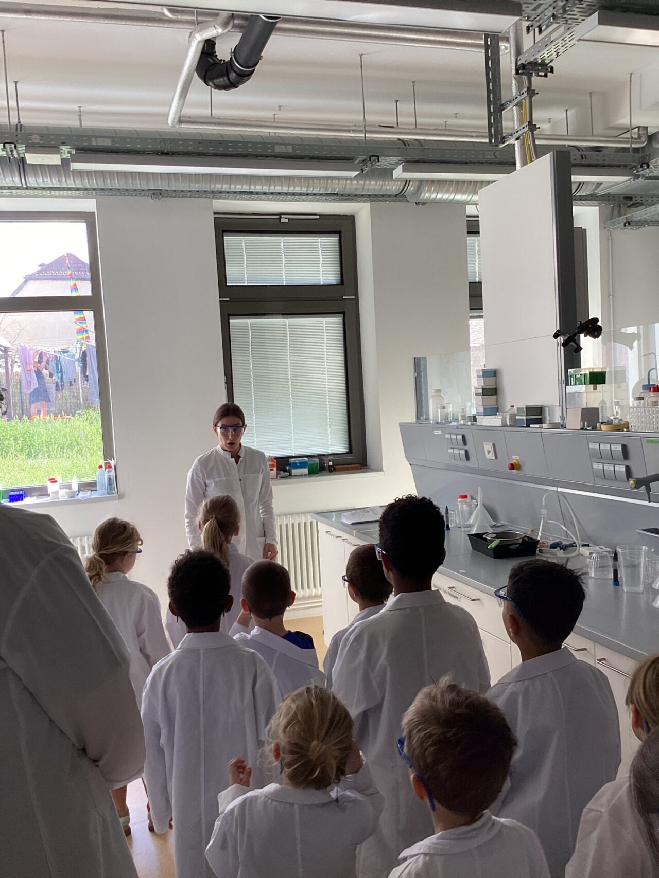 Kinder aus zwei Kitas erkunden gemeinsam den MINT-Campus 1 Aktuelles aus St. Ingbert | Bild: Stadt St. Ingbert Kita am Spellenstein und Kita Luitpold besuchen gemeinsam den MINT-Campus – Forschen, Staunen, Experimentieren