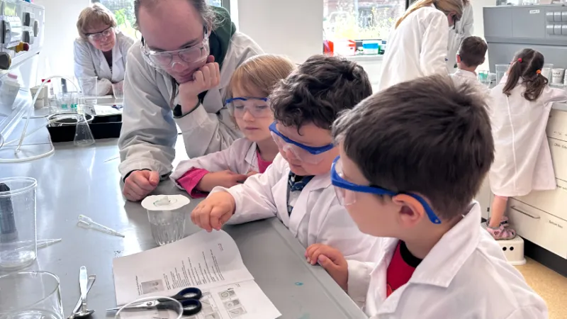 Kita-Kinder aus Rentrisch erkunden MINT-Campus in St. Ingbert