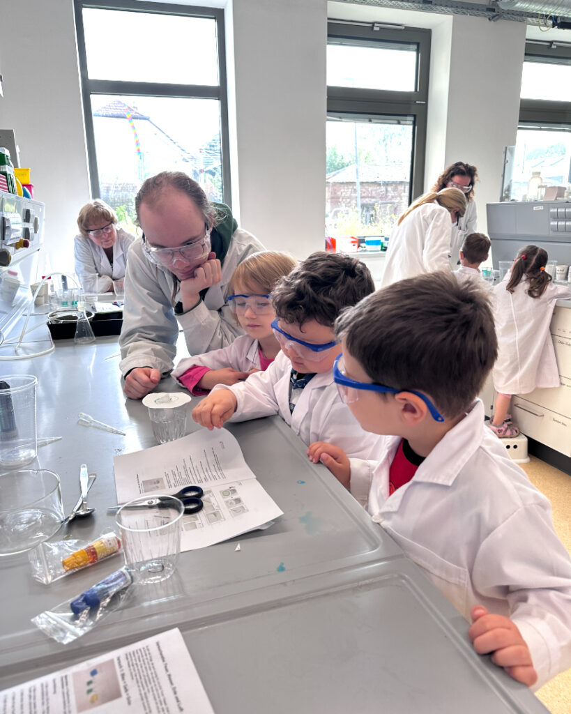 Aktuelles aus St. Ingbert | Bild: Stadt St. Ingbert Mit Forschergeist auf Entdeckungstour – Kita Kinder der städt. Kita am Stiefel zu Besuch auf dem MINT-Campus Alte Schmelz