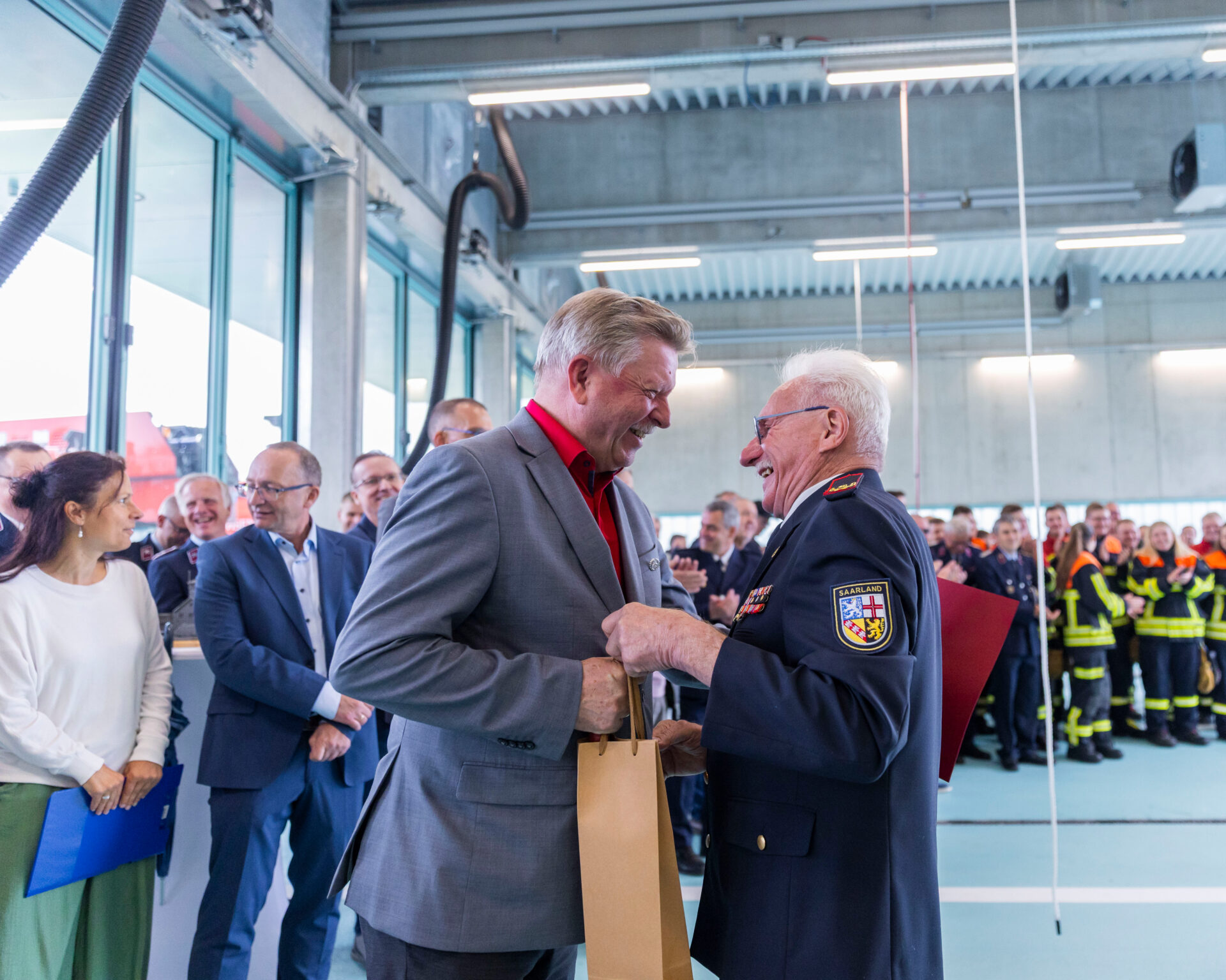 Aktuelles aus St. Ingbert | Bild: Stadt St. Ingbert St. Ingberter Delegation verabschiedet Radebeuls Stadtwehrleiter Roland Fährmann in den Ruhestand – Ehrenzeichen der Feuerwehr verliehen
