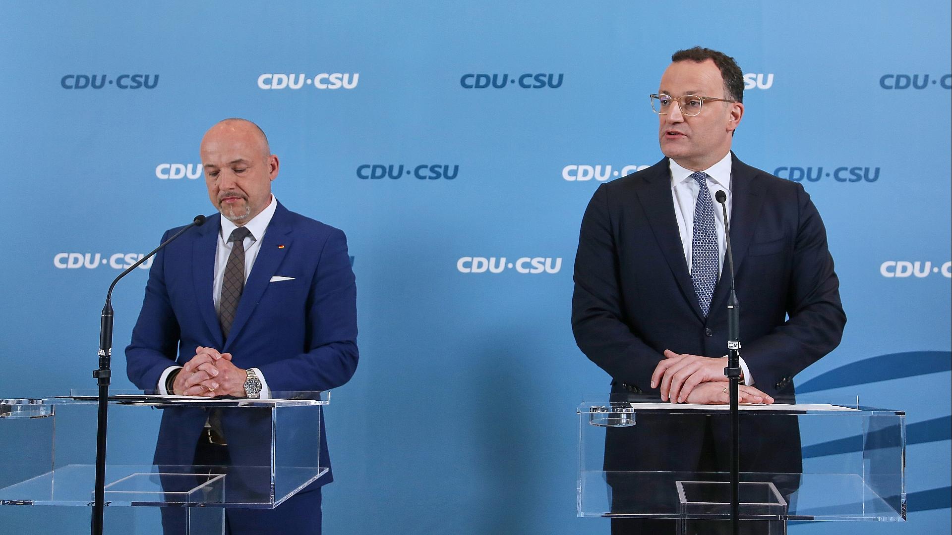 Unionsfraktionsvize sieht keinen Zeitdruck nach Spahn-Rücktritt 1 Alexander Hoffmann und Jens Spahn (Archiv)