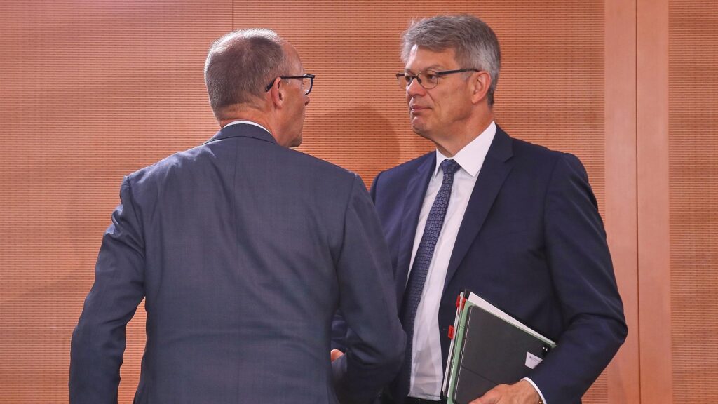 Friedrich Merz und Patrick Schnieder (Archiv)