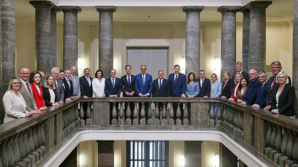 Kabinettssitzung im Verteidigungsministerium am 01.07.2026