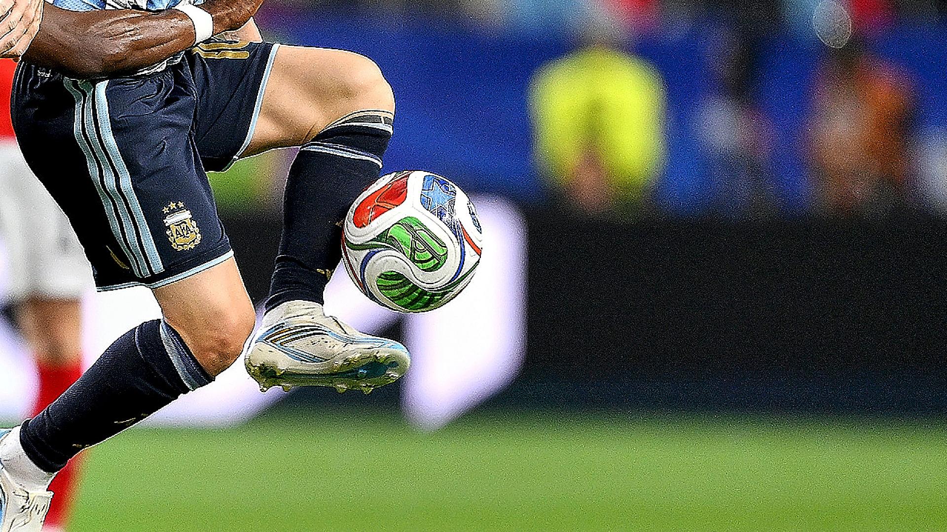 Fußball-WM: Argentinien gewinnt nur mit Mühe gegen Kap Verde 1 Messi am Ball bei der WM 2026