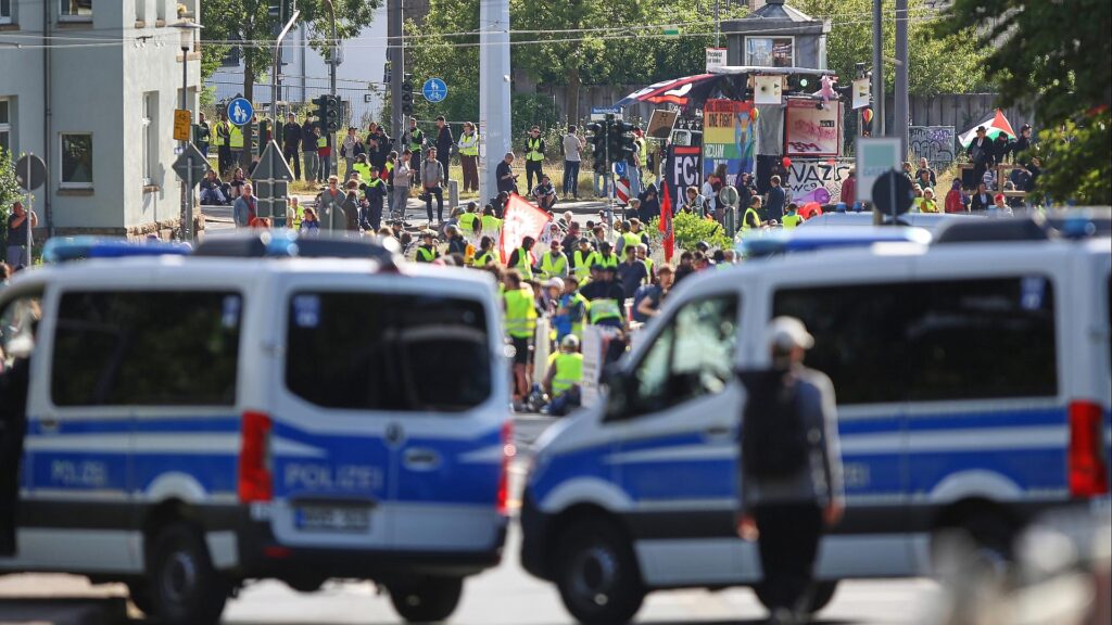 Vereinzelte Ausschreitungen bei Anti-AfD-Protesten in Erfurt 2 Demo vor AfD-Parteitag am 04.07.2026