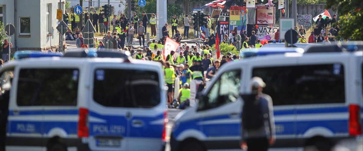 Vereinzelte Ausschreitungen bei Anti-AfD-Protesten in Erfurt 1 Demo vor AfD-Parteitag am 04.07.2026