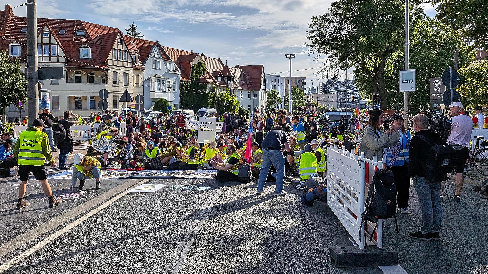 Stadt und Polizei ziehen positive Bilanz nach AfD-Parteitag 1 Demo vor AfD-Parteitag am 04.07.2026