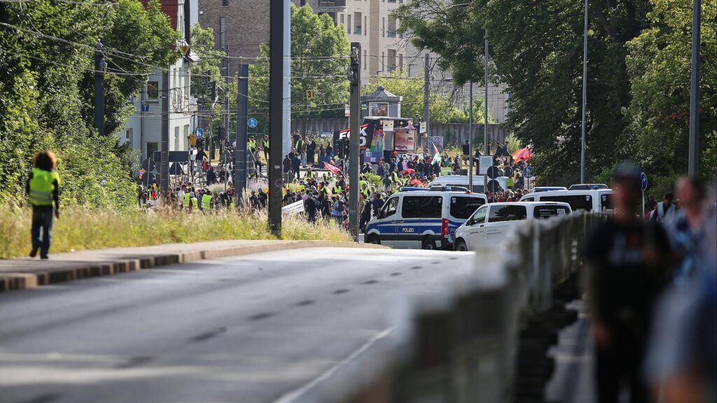 Demo vor AfD-Parteitag am 04.07.2026