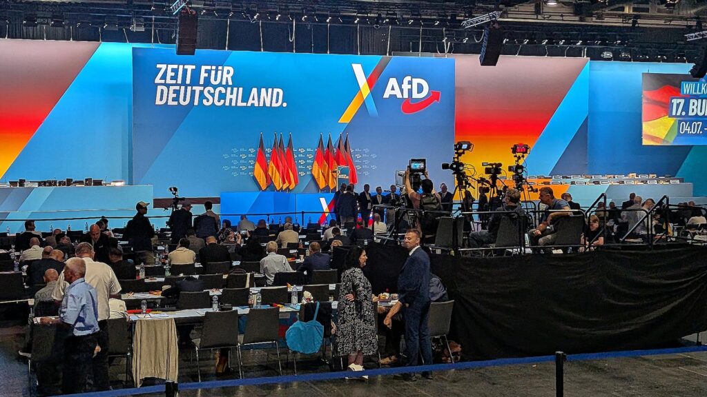 AfD-Parteitag trotz massiver Proteste pünktlich gestartet 3 AfD-Parteitag am 04.07.2026