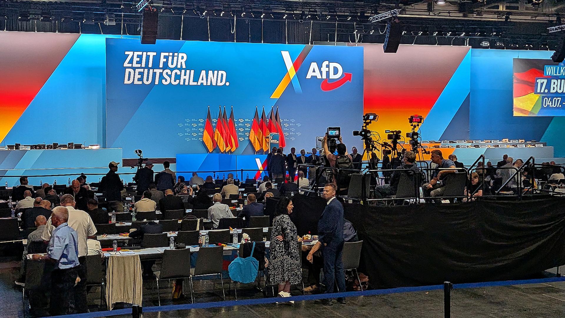 AfD-Parteitag trotz massiver Proteste pünktlich gestartet 1 AfD-Parteitag am 04.07.2026