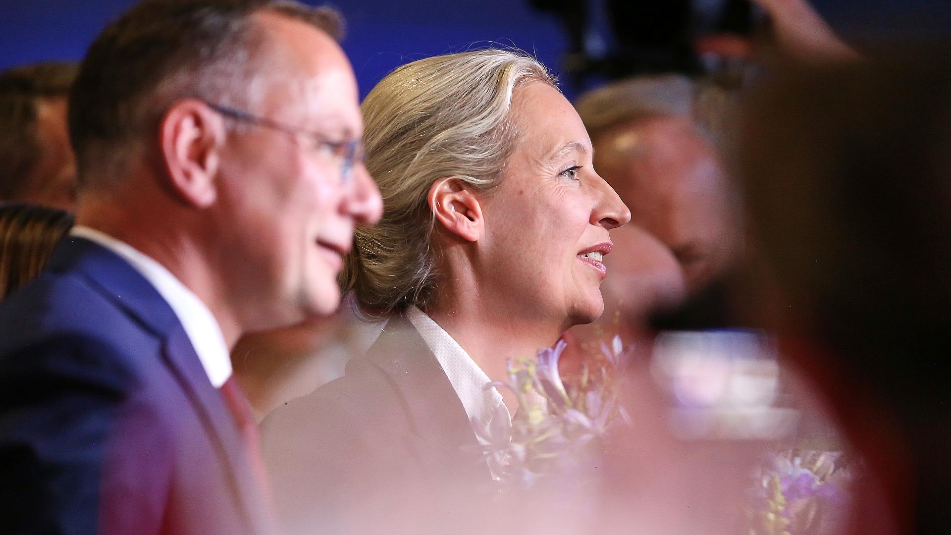 Weidel und Chrupalla bleiben AfD-Vorsitzende 1 Tino Chrupalla und Alice Weidel nach ihrer Wahl am 04.07.2026