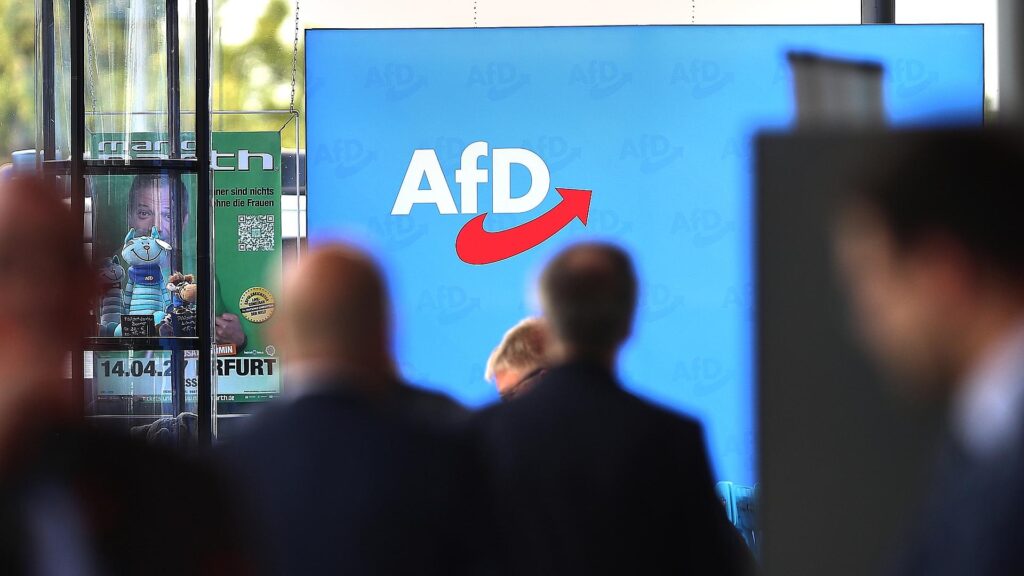 AfD-Logo auf Parteitag am 04.07.2026
