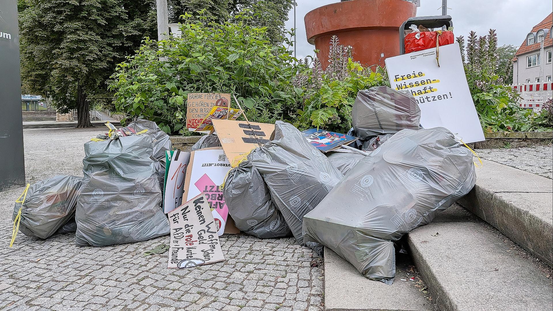 Überreste von Anti-AfD-Demo vom Vortag am 05.07.2026