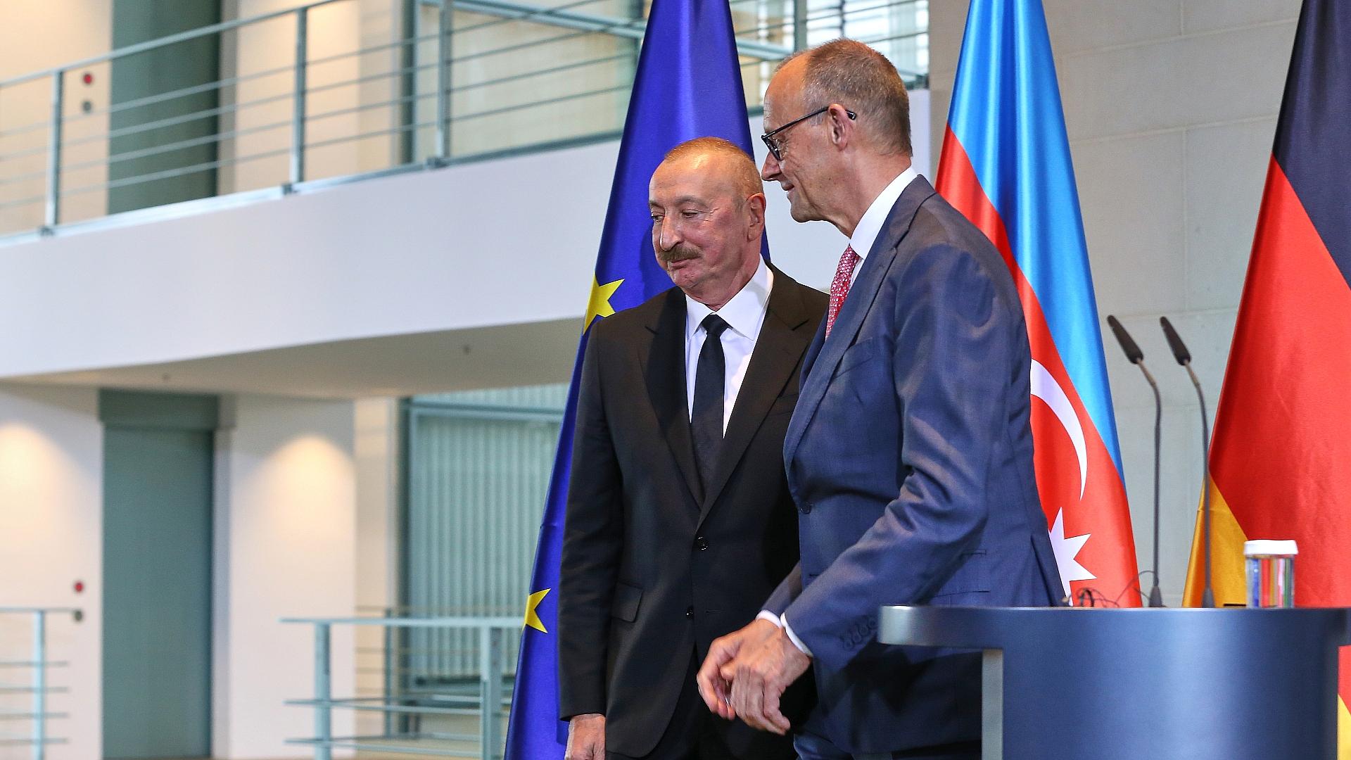 Ilham Alijew und Friedrich Merz am 21.07.2026