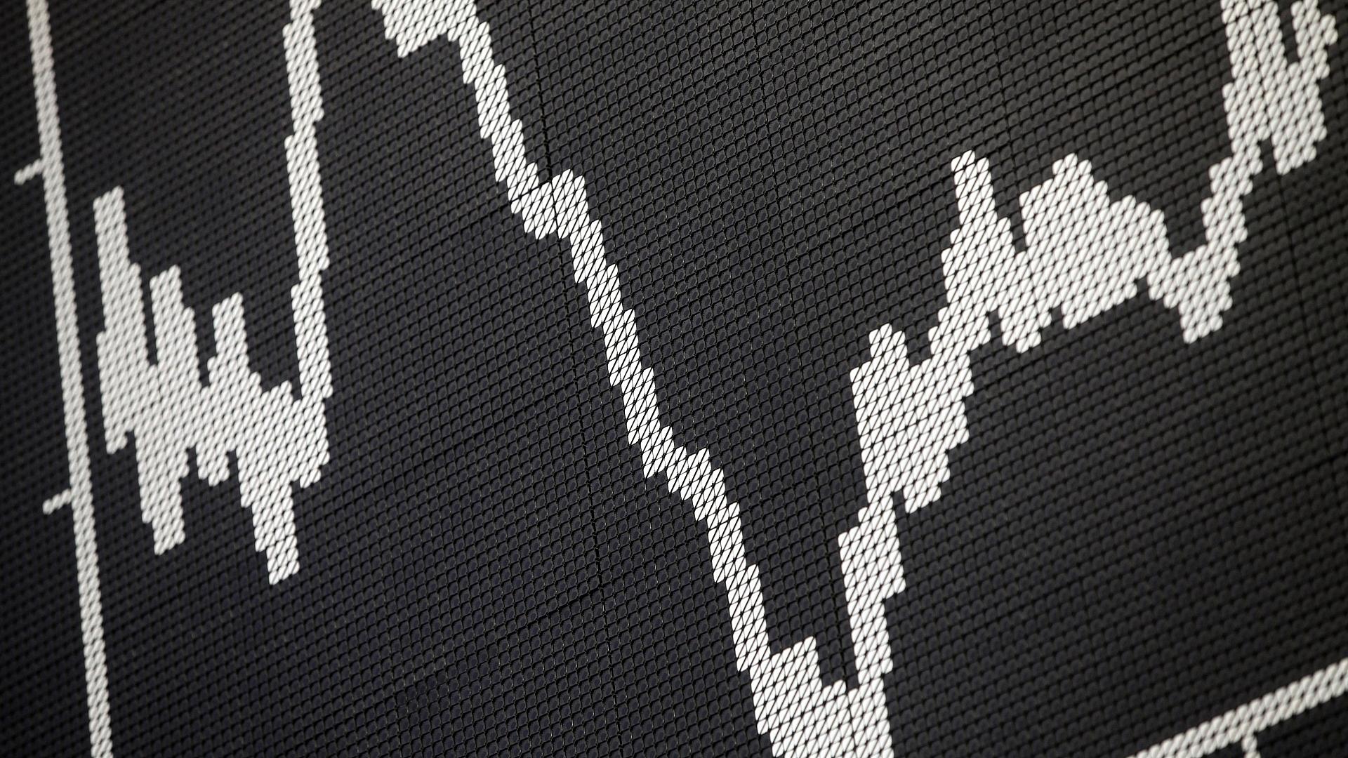Dax kann von neu aufkeimenden Friedenshoffnungen kaum profitieren 1 Anzeigetafel in der Frankfurter Börse
