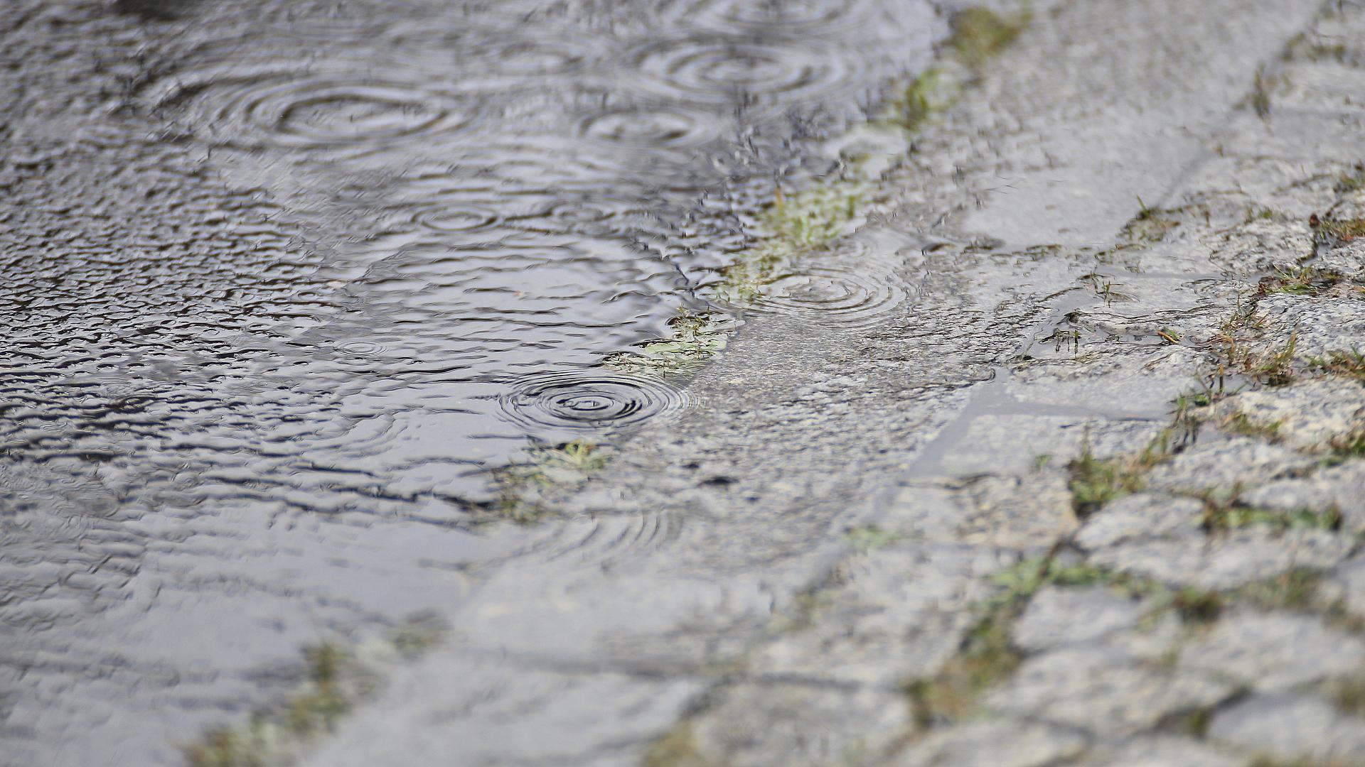 Schwere Gewitter im Süden und Osten Deutschlands 1 Regenwetter (Archiv)