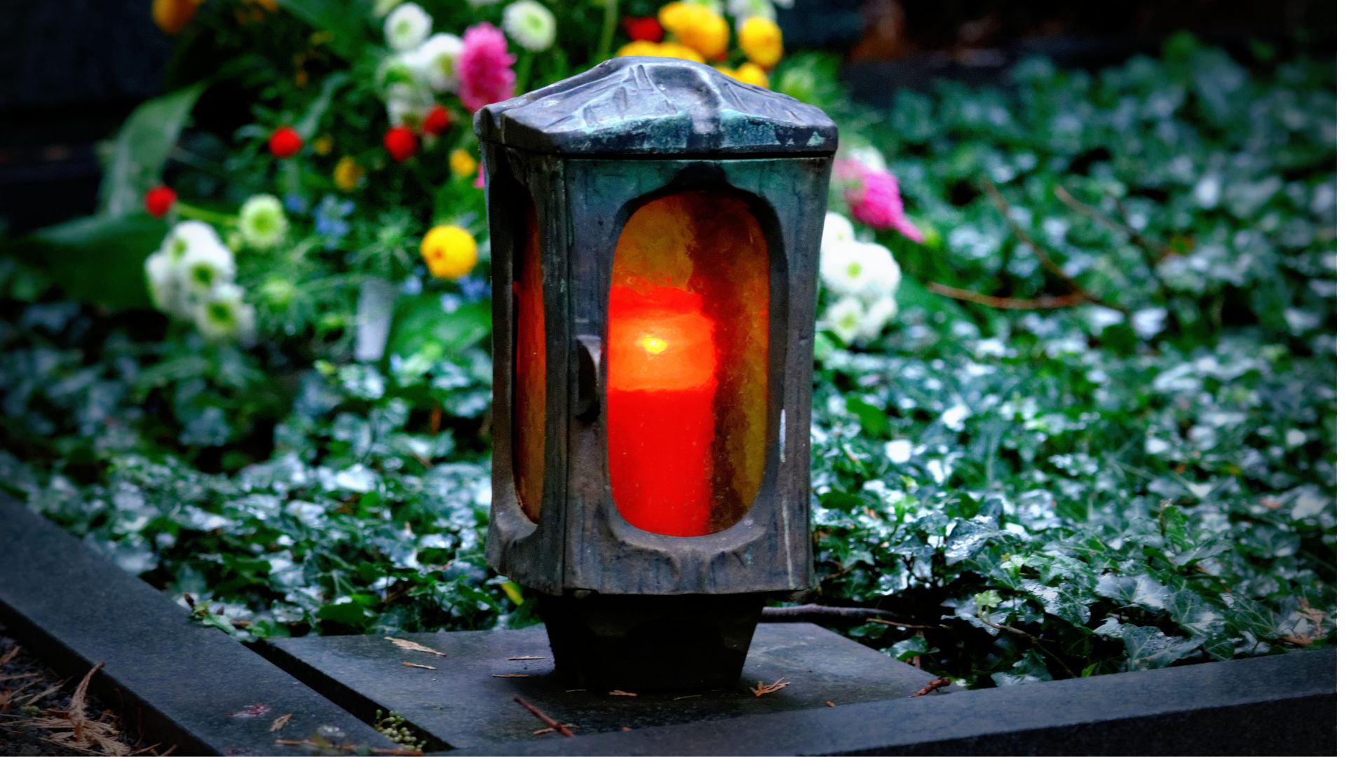 St. Ingbert bittet um Verzicht auf Grabkerzen wegen Brandgefahr 1 Aktuelles aus St. Ingbert | Bild: Stadt St. Ingbert Vorsicht auf dem Friedhof: Stadt St. Ingbert bittet vorübergehend auf Grabkerzen zu verzichten