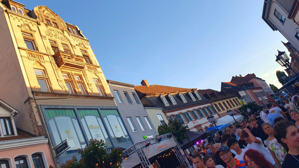Begegnung am Straßenrand: Wie ein junger Mann in der Ingobertusfest-Nacht zwei Menschen Gesellschaft leistete 1 Aktuelles aus St. Ingbert | Bild: Stadt St. Ingbert Eine wahre Geschichte – so passiert am Rande des Ingobertusfestes in der Nacht von Samstag auf Sonntag