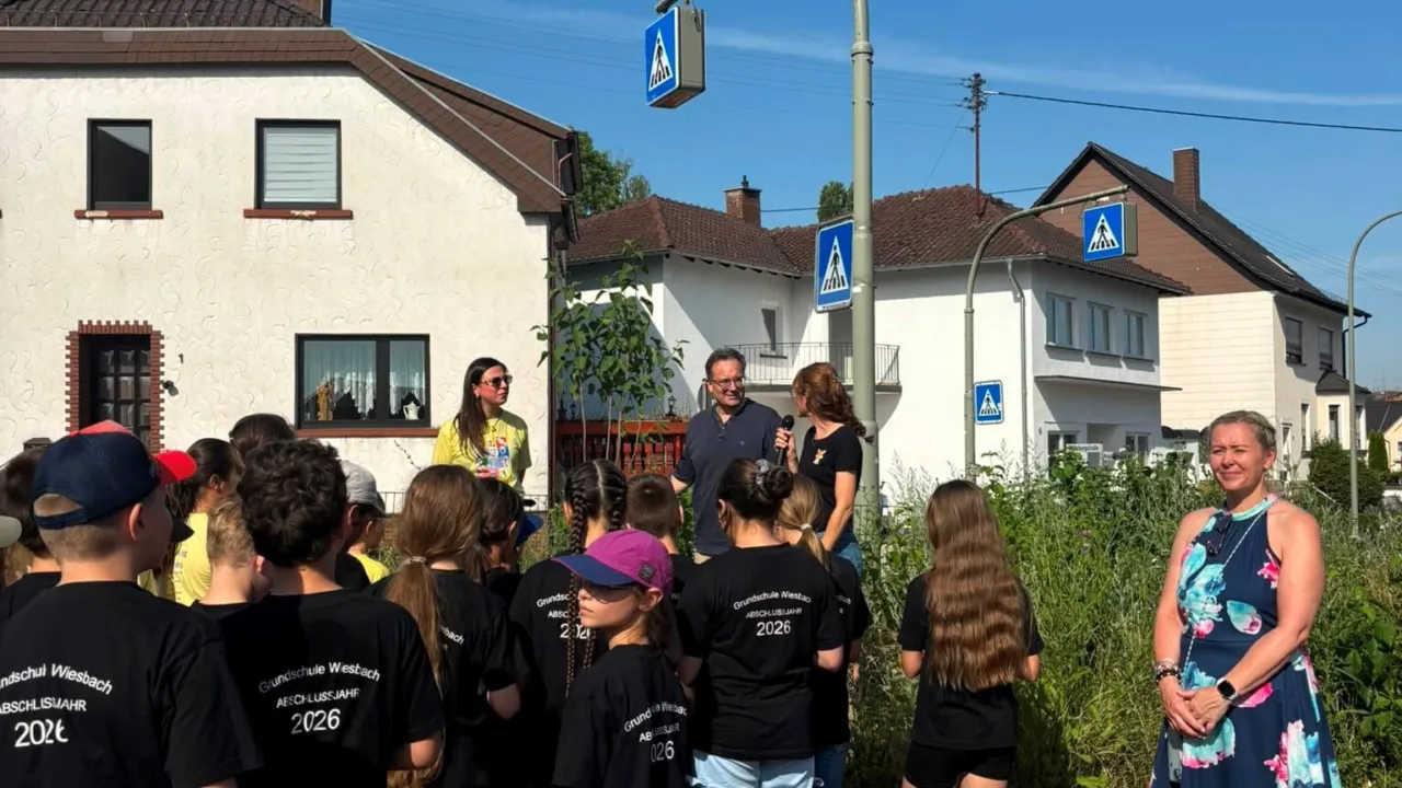 Grundschule Wiesbach-Dirmingen pflanzt Duftflieder zum Abschluss der vierten Klassen 1 Aktuelles aus Eppelborn Der Bürgermeister informiert – KW 29