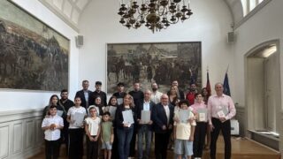 Landkreis Neunkirchen übergibt Einbürgerungsurkunden