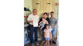 Bürgermeister gratuliert Familie zu siebtem Kind