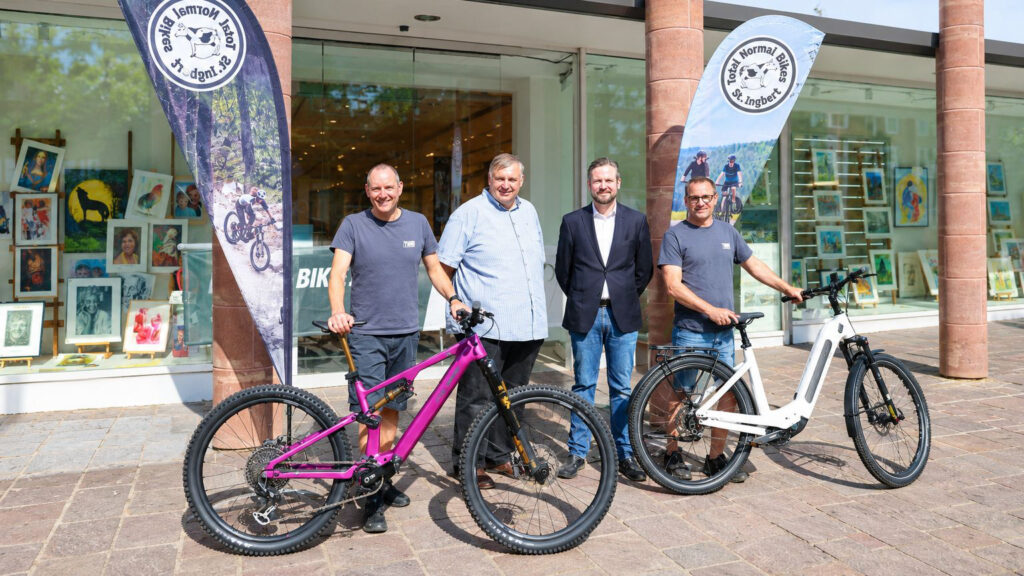 Aktuelles aus St. Ingbert | Bild: Stadt St. Ingbert Total Normal expandiert in St. Ingbert: Mietvertrag für ehemaliges H&M-Gebäude unterzeichnet