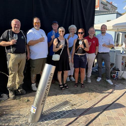 Erster öffentlicher Trinkwasserbrunnen in Illingen eingeweiht 1 Aktuelles aus Illingen | Bild: Gemeinde Illingen Do, 30. Juli 2026Trinkwasserbrunnen auf dem Neuen Markt feierlich eingeweiht