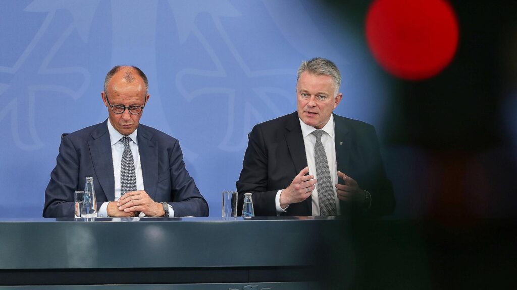 Friedrich Merz und Gordon Schnieder (Archiv)