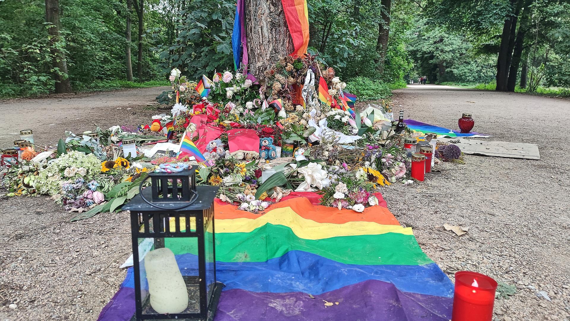 Hubig will nach CSD-Anschlag Gesetze nachschärfen 1 Trauer nach CSD-Anschlag (Archiv)
