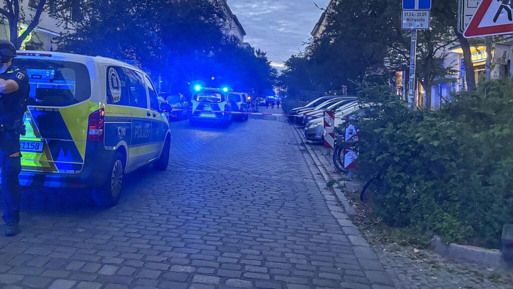 Polizei in der Berliner Graefestraße am 07.08.2026