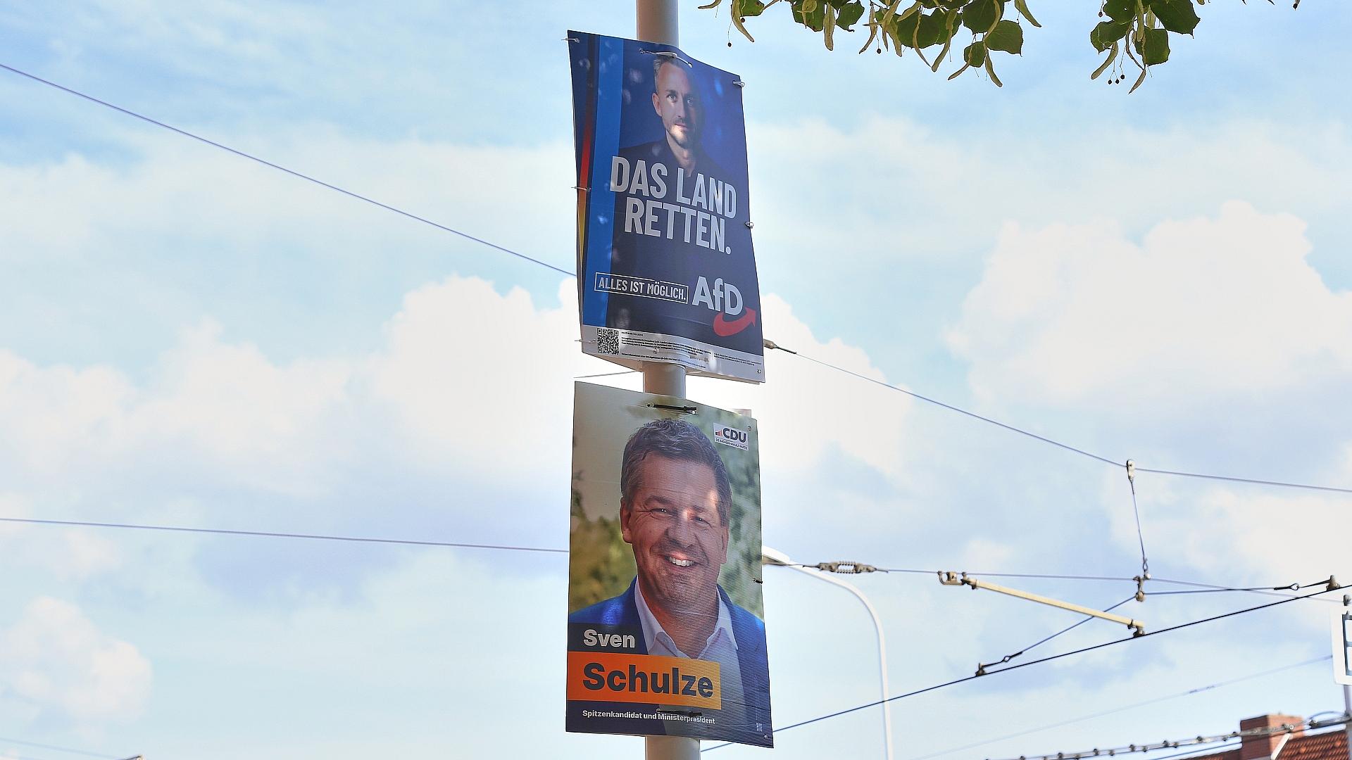 Merz: Gibt zu Wählern in Sachsen-Anhalt "keine Brandmauer" 1 Wahlplakate vor der Landtagswahl in Sachsen-Anhalt (Archiv)