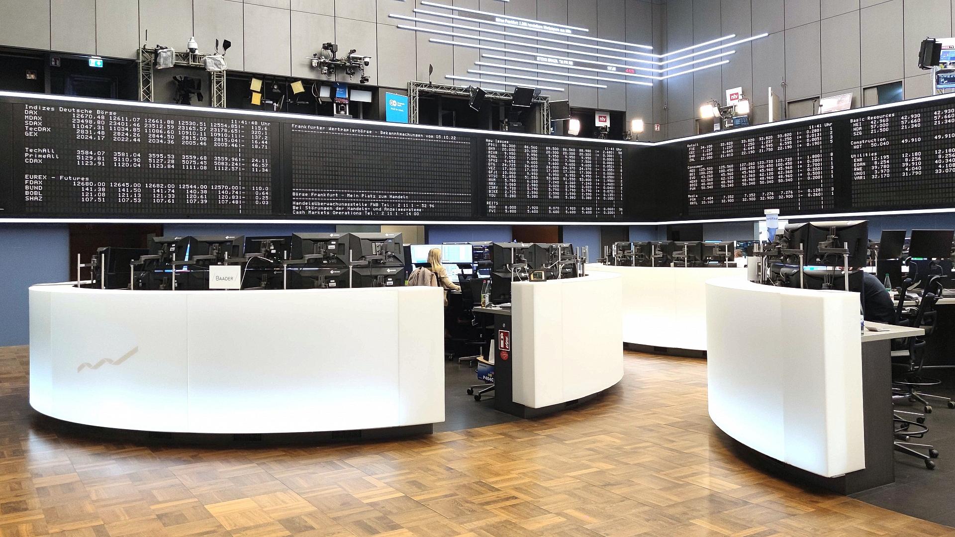 Dax dreht am Ende ins Minus - Banger Blick nach Übersee 1 Frankfurter Börse
