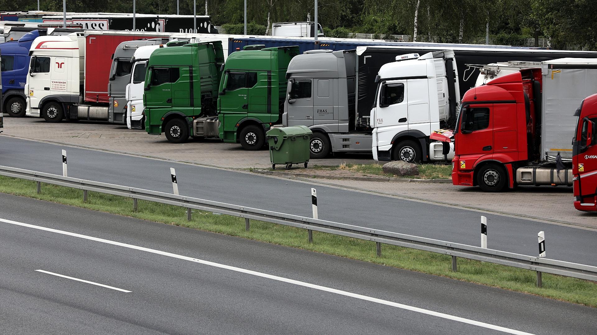 Bislang kaum mehr Lkw-Verkehr trotz aufgehobenem Fahrverbot 1 Lkw (Archiv)