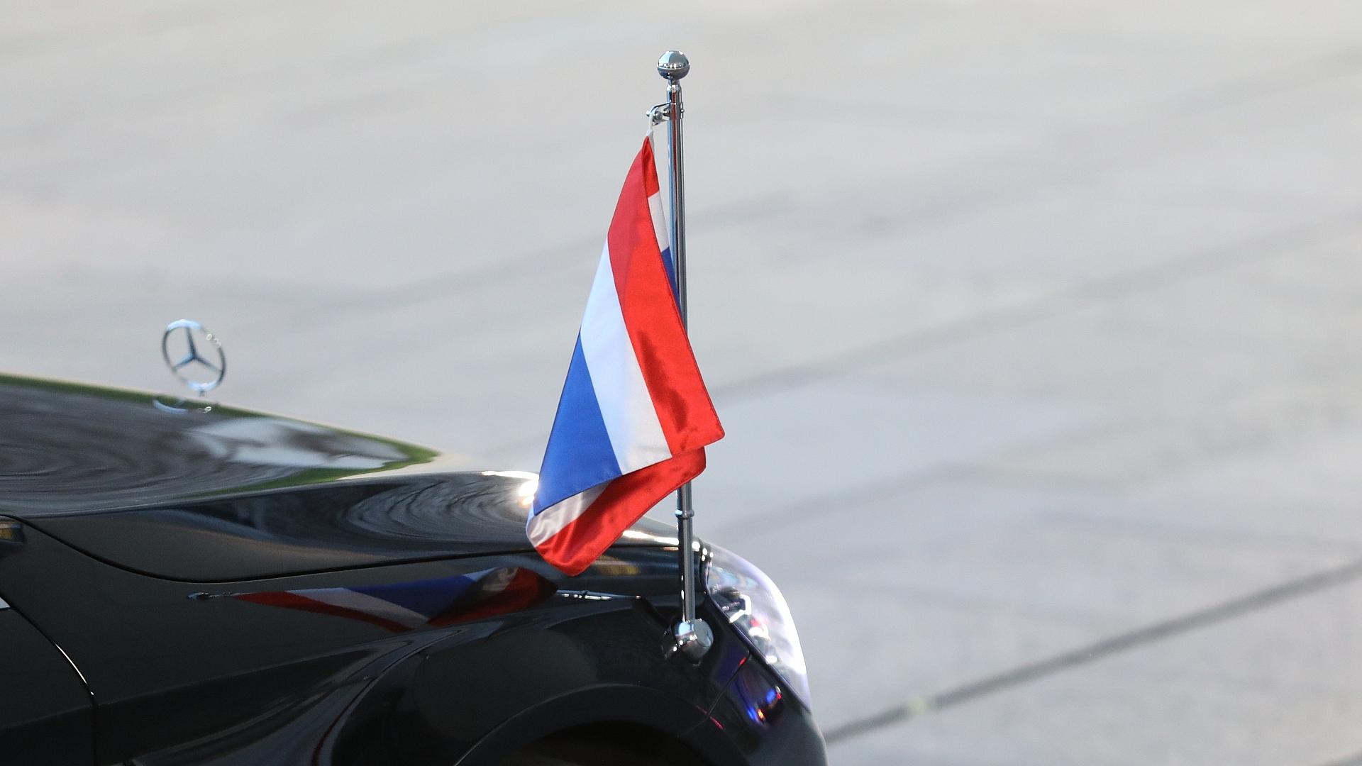 Mindestens sieben Tote bei Schießerei an Schule nahe Bangkok 1 Fahne von Thailand (Archiv)
