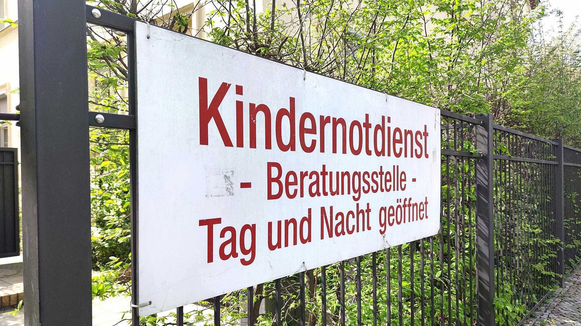 Jugendämter melden deutlich mehr Kindeswohlgefährdungen 1 Kindernotdienst (Archiv)