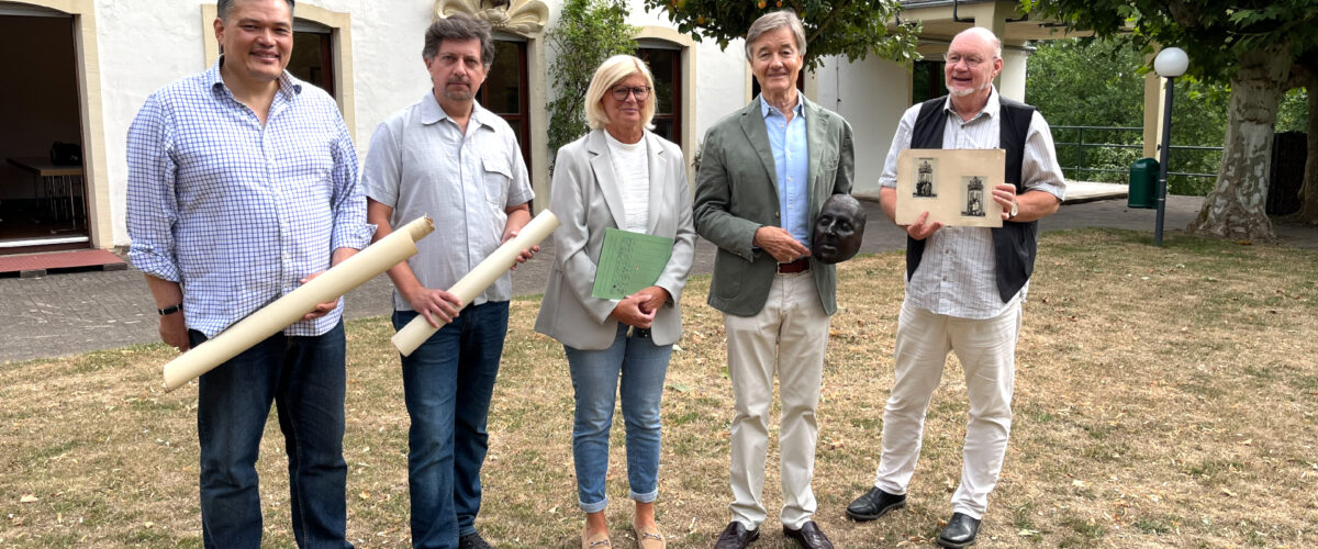 Aktuelles aus St. Ingbert | Bild: Stadt St. Ingbert Historische Erinnerungsstücke aus dem Nachlass von Dr. Karl Martin an die Stadt St. Ingbert übergeben