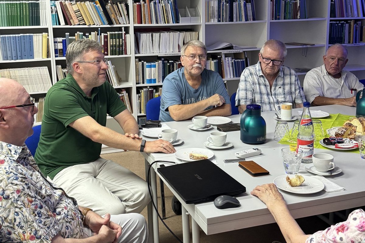 Landrat Sören Meng spricht bei Stammtisch über Geschichte und Gegenwart des Landkreises Neunkirchen 1 Aktuelles vom Landkreis Neunkirchen | Bild: Landkreis Neunkirchen Stammtisch-Gespräch über Geschichte und Gegenwart des Landkreises NeunkirchenGeschichte erleben und zugleich Einblicke in die kommunal