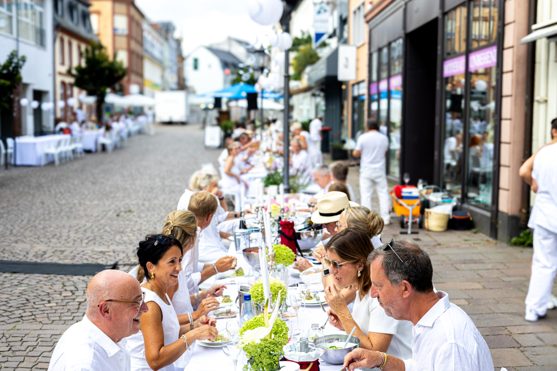 White Dinner verwandelt St. Ingberter Innenstadt in weiße Festtafel 1 Aktuelles aus St. Ingbert | Bild: Stadt St. Ingbert St. Ingbert strahlte weiß: White Dinner begeistert erneut
