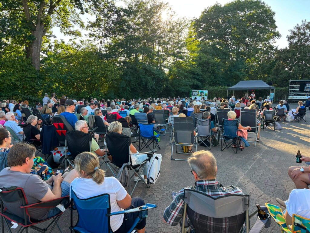 Aktuelles aus Eppelborn | Bild: Gemeinde Eppelborn Letztes Feierabend-Klappstuhl-Konzert 2026: Giovanni Burgio schließt die Konzertreihe