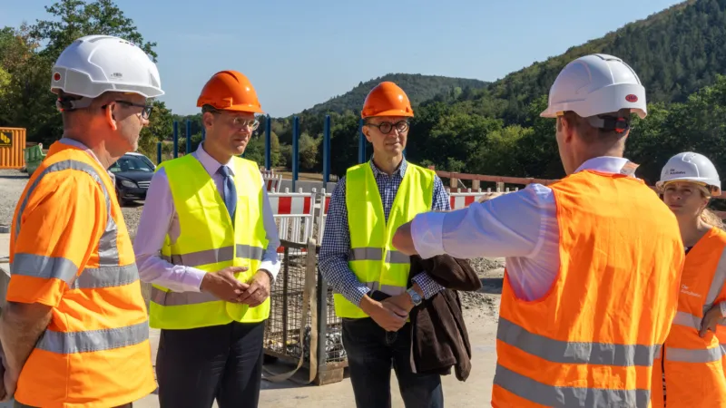 Staatssekretär Hirte besucht Baustelle an der Grumbachtalbrücke 6 Staatssekretär Hirte besucht Baustelle an der Grumbachtalbrücke